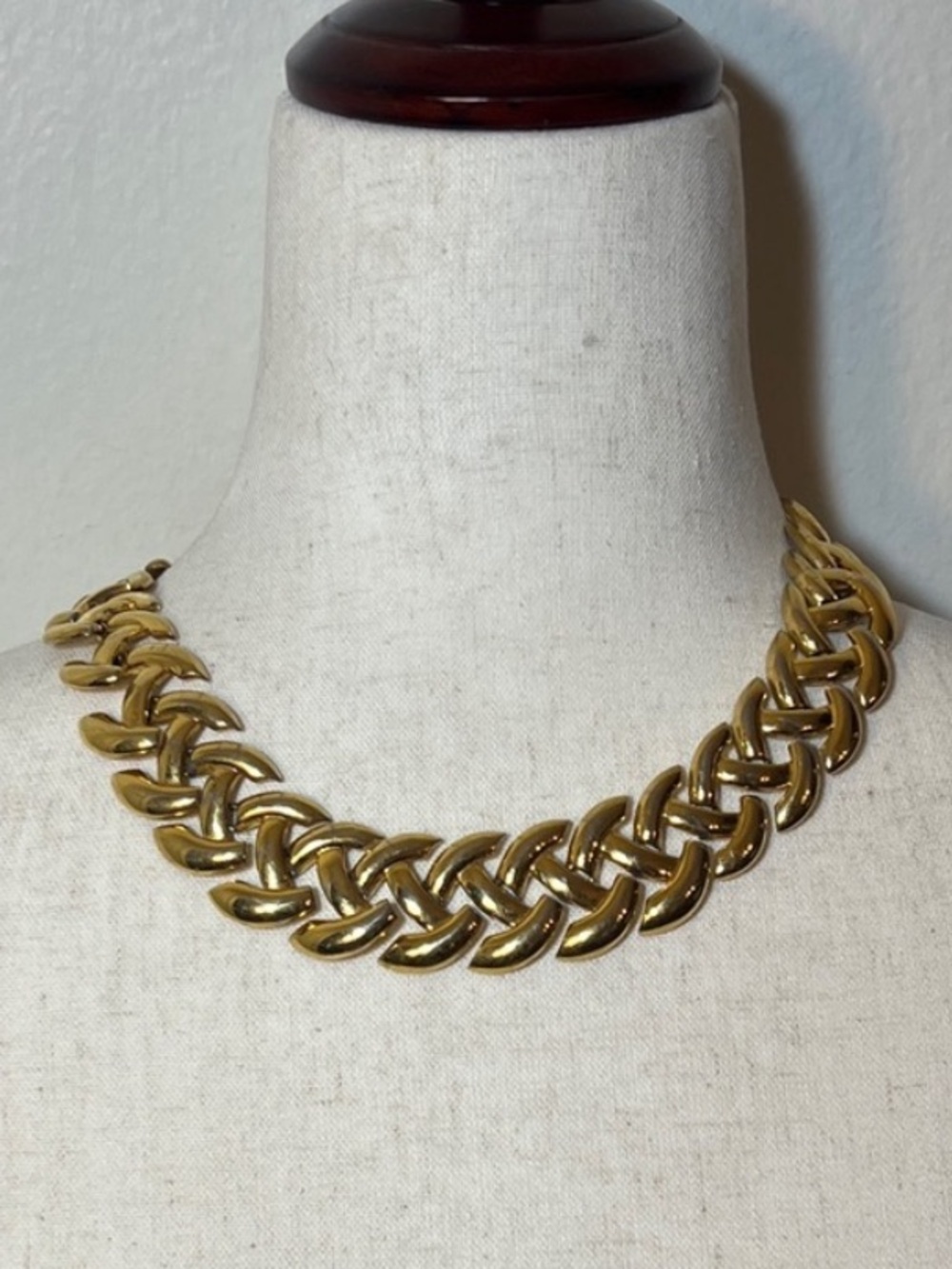 Napier Vintage Polished Gild Tone Wide Herringbone Chain Collar Necklace